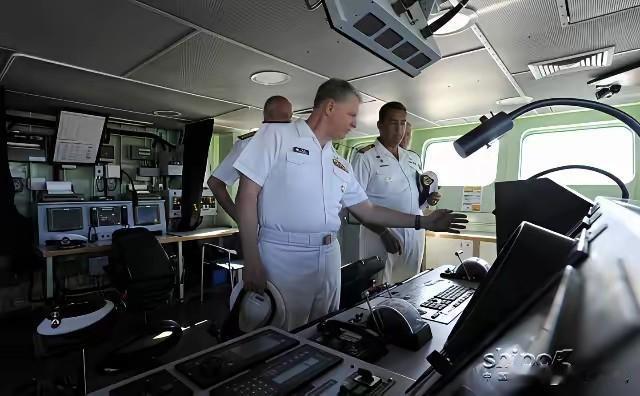 美霸权嘴脸终会被抽扁
 
4月15日，美国财政部长贝森特再度挥舞起单边制裁大棒，