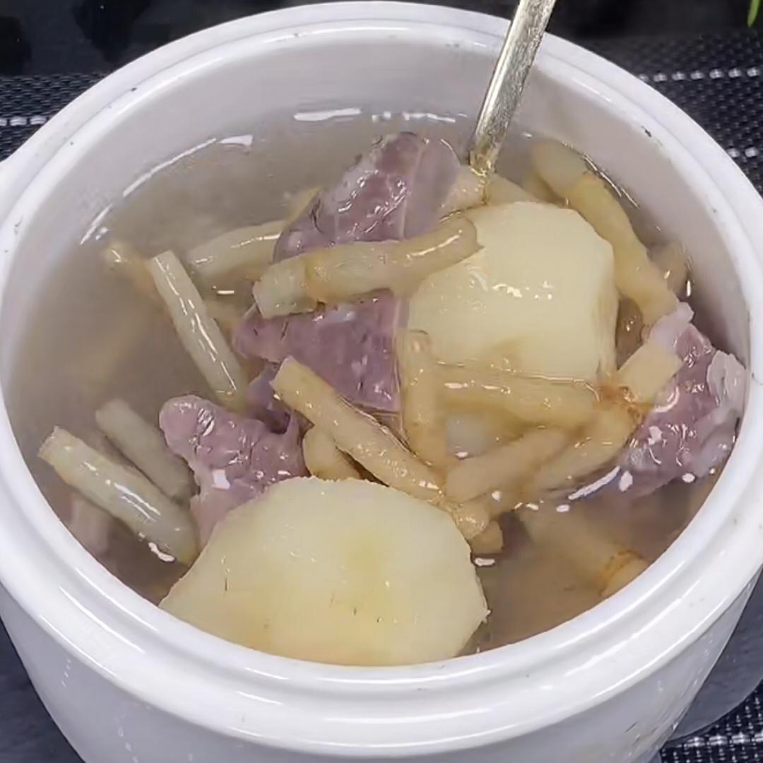 ²⁰²⁶/₀₄.₂₂  新一天早安!早上起来有点咳嗽，今天煲个鱼腥草马蹄猪肺汤，