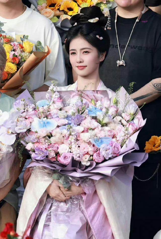 白鹿《莫离》暑期档播出！
白鹿透露最后一部待播剧《莫离》暑期档播出，白鹿近几年首