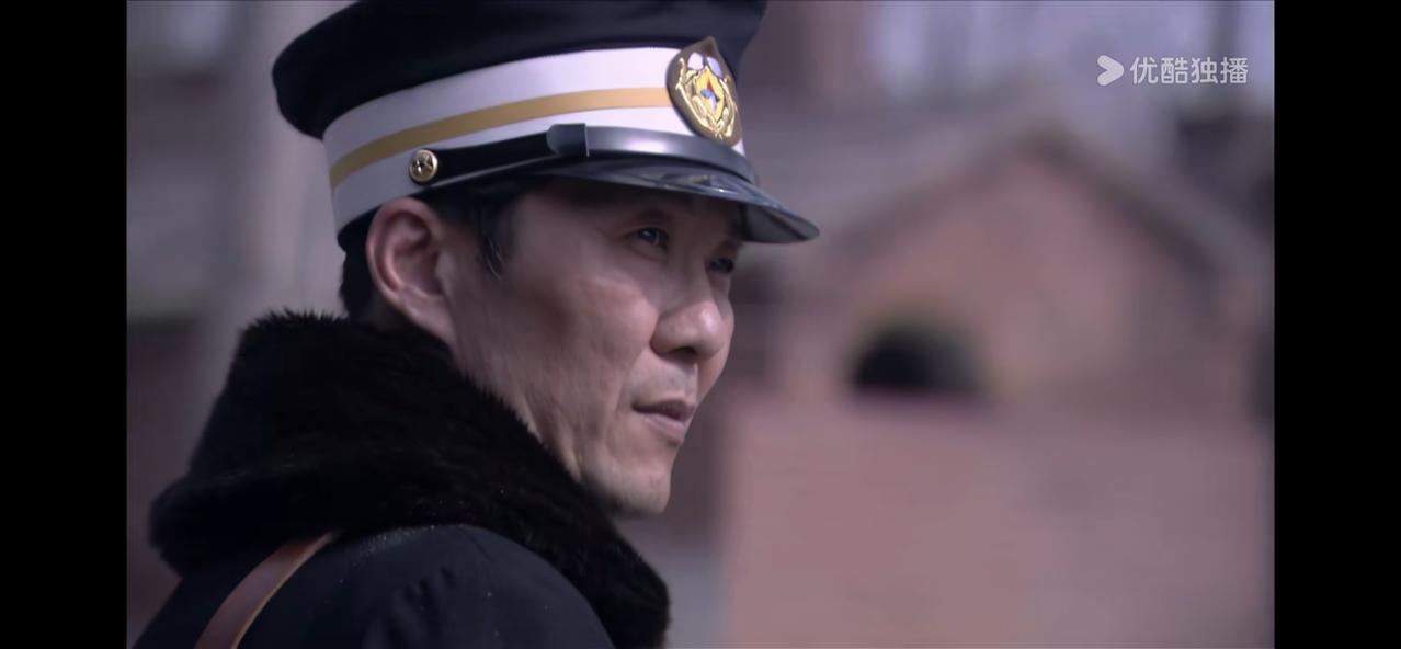 《悬崖》要不是周乙跑的快，非得栽在鲁明手里，因为他有一个同学。

为了不被设卡拦