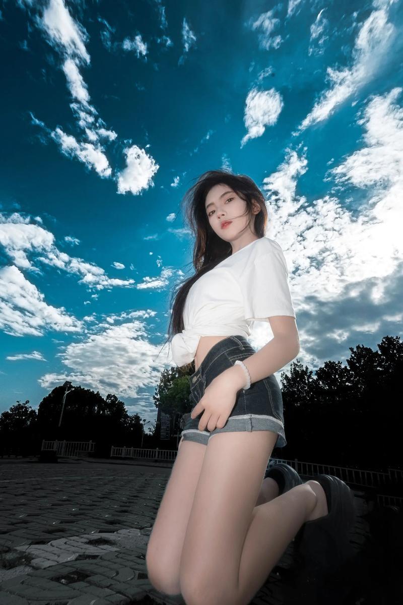 拍人像其实没有绝对的“最佳”焦段，不同焦段能营造出截然不同的感觉。通常认为50m
