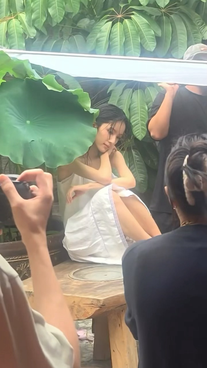 思潼也拍上芭莎了 