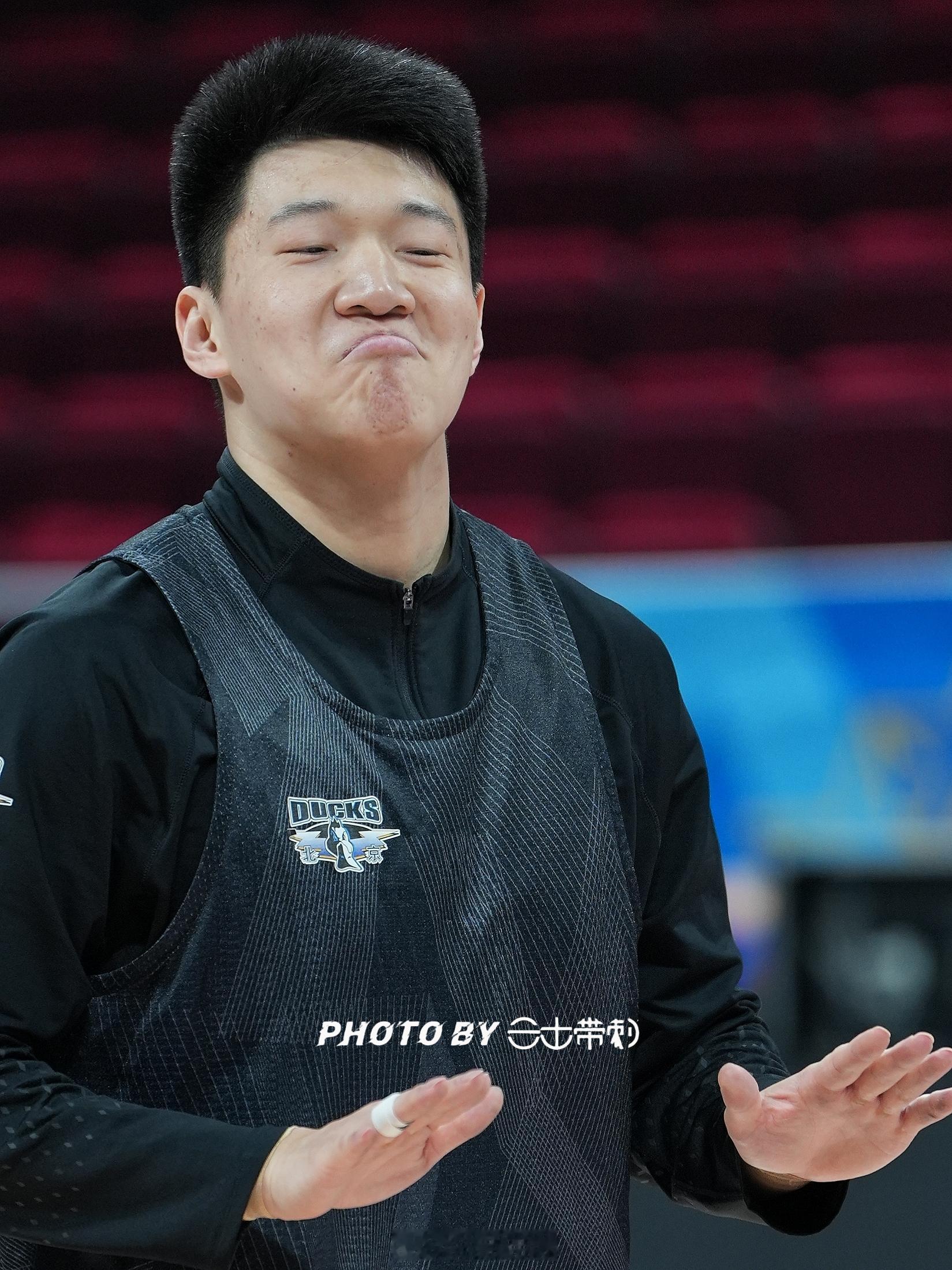 北京男篮vs青岛男篮 踩场没啥可拍的了，没事，还有雷子 北京·五棵松