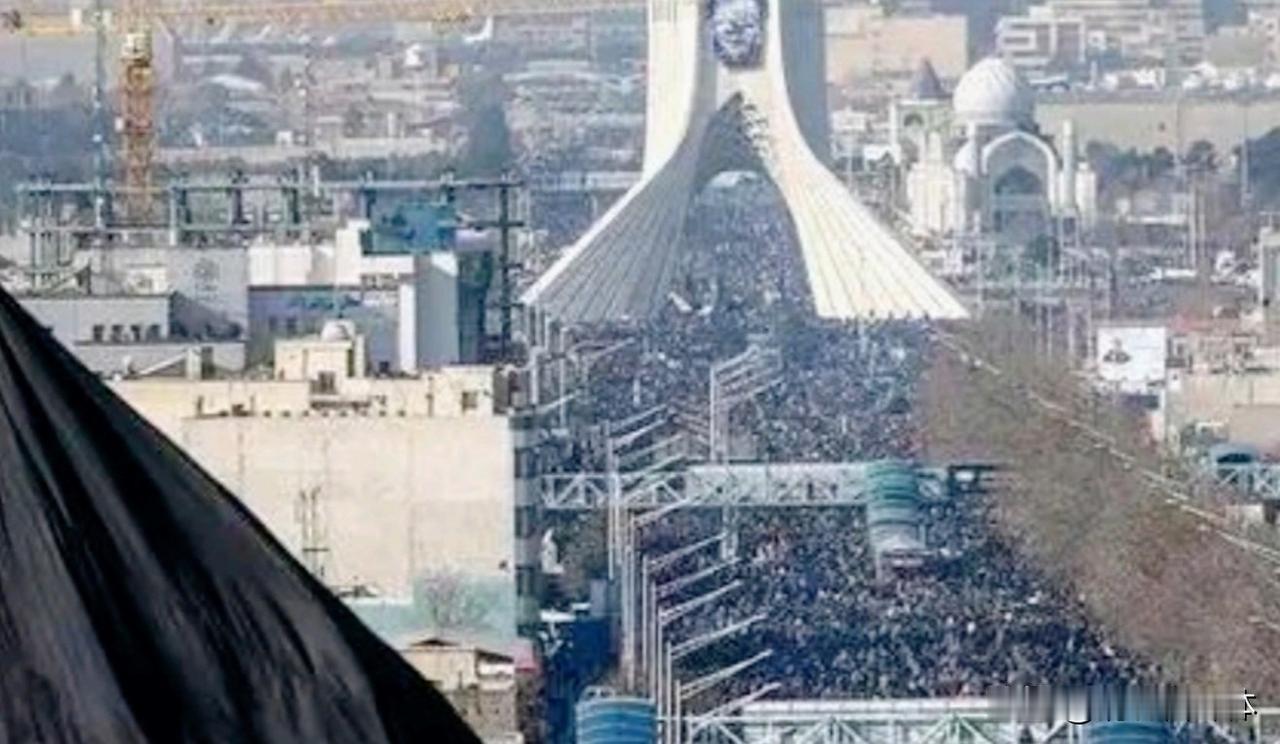 1月11日，德黑兰全城下半旗，那飘动的黑纱，似是伊朗在沉重哀悼，官方公布的111