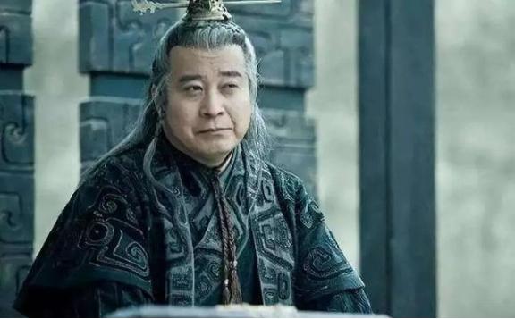 公元前210年，李斯一封假圣旨，便赐给大将蒙恬一杯毒酒。蒙恬接过毒酒，涕泪长流：