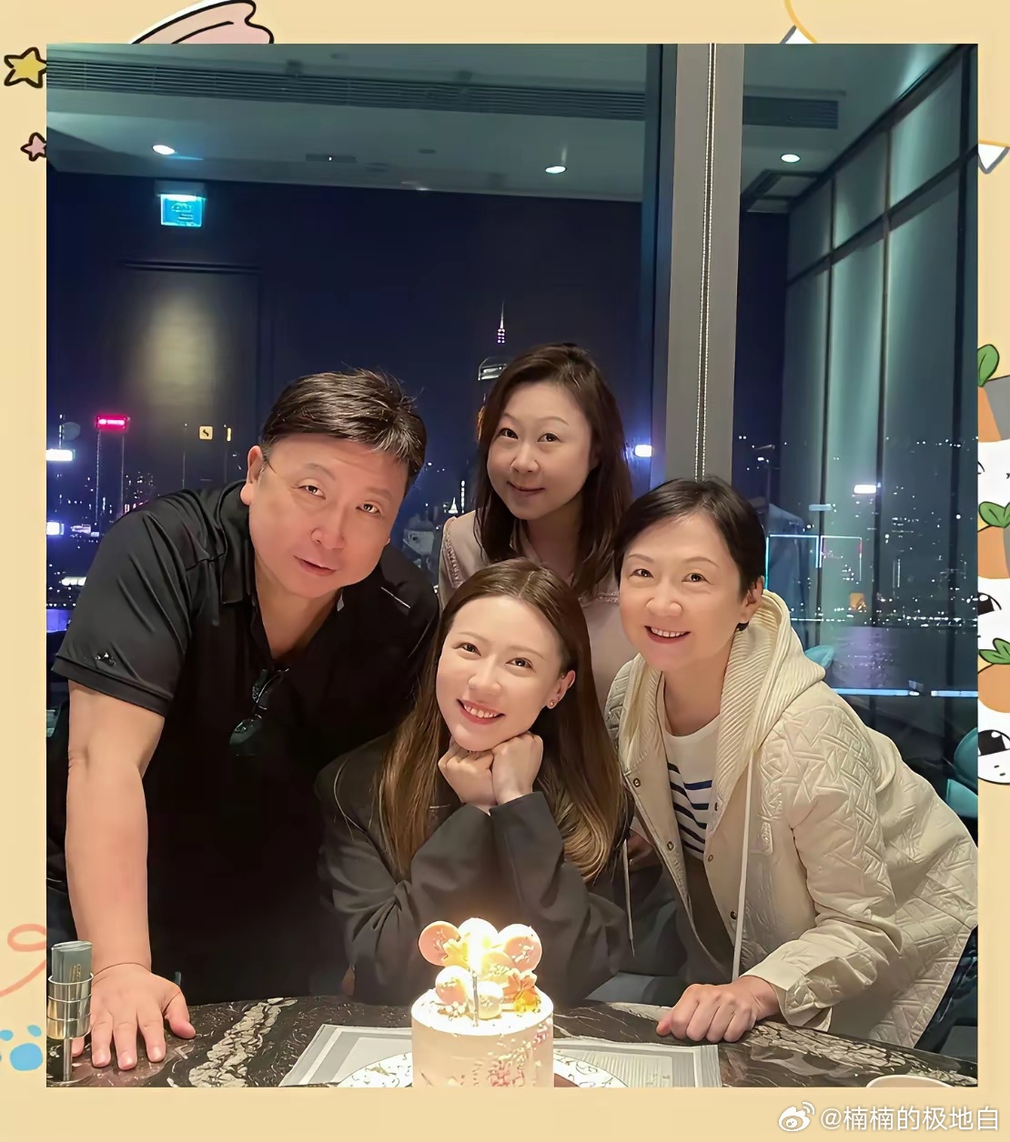 查了查王晶的两个女儿，才明白王晶为啥说不看未来女婿的家境？王晶大女儿王佟艺，46