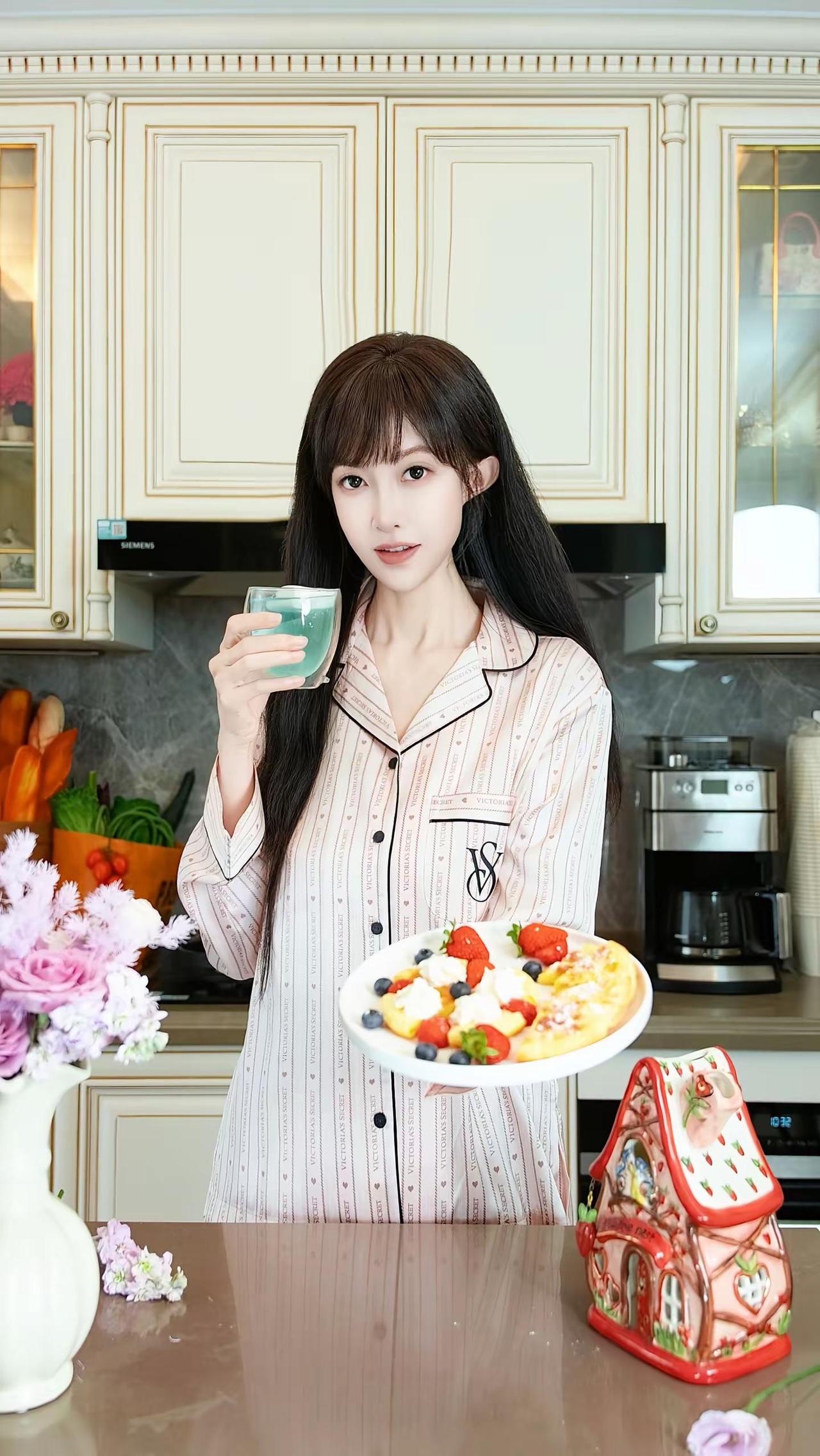 杨紫亲签*2｜✨谁能接住这份视后好运🥰。余颜颜亲签 杨紫白玉兰 生命树 杨紫