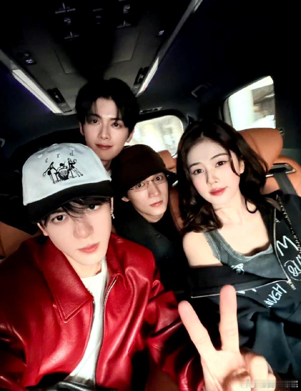 白鹿曾舜晞梁永棋陈鹤一韩国逛街小韩等着把美貌震惊于你 