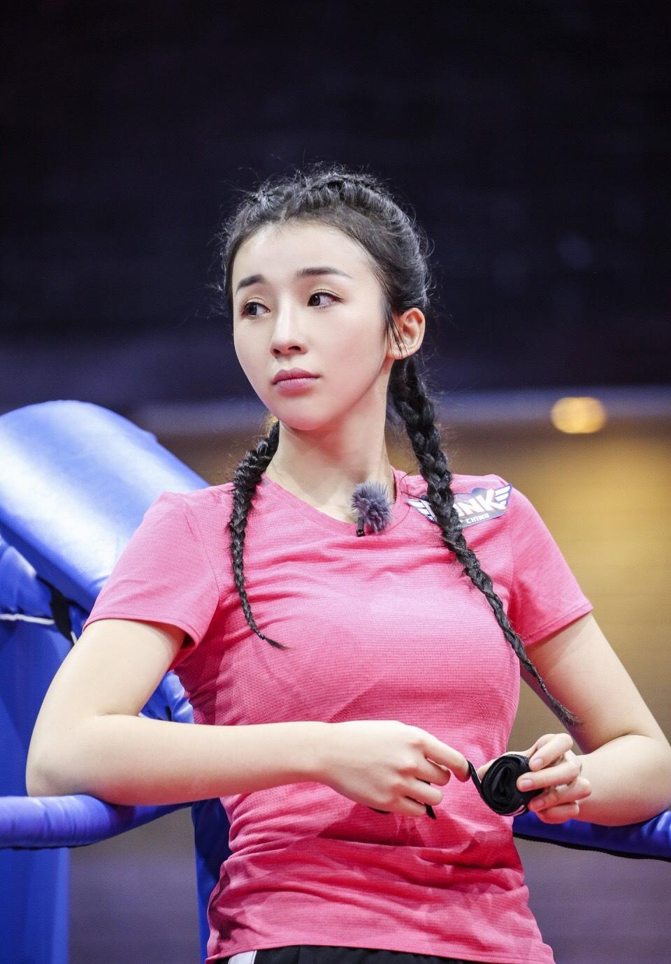 AI的粉丝怎么看？前“NBA最前线”女主播张曼源：他很水，来时收钱不办事，采访时
