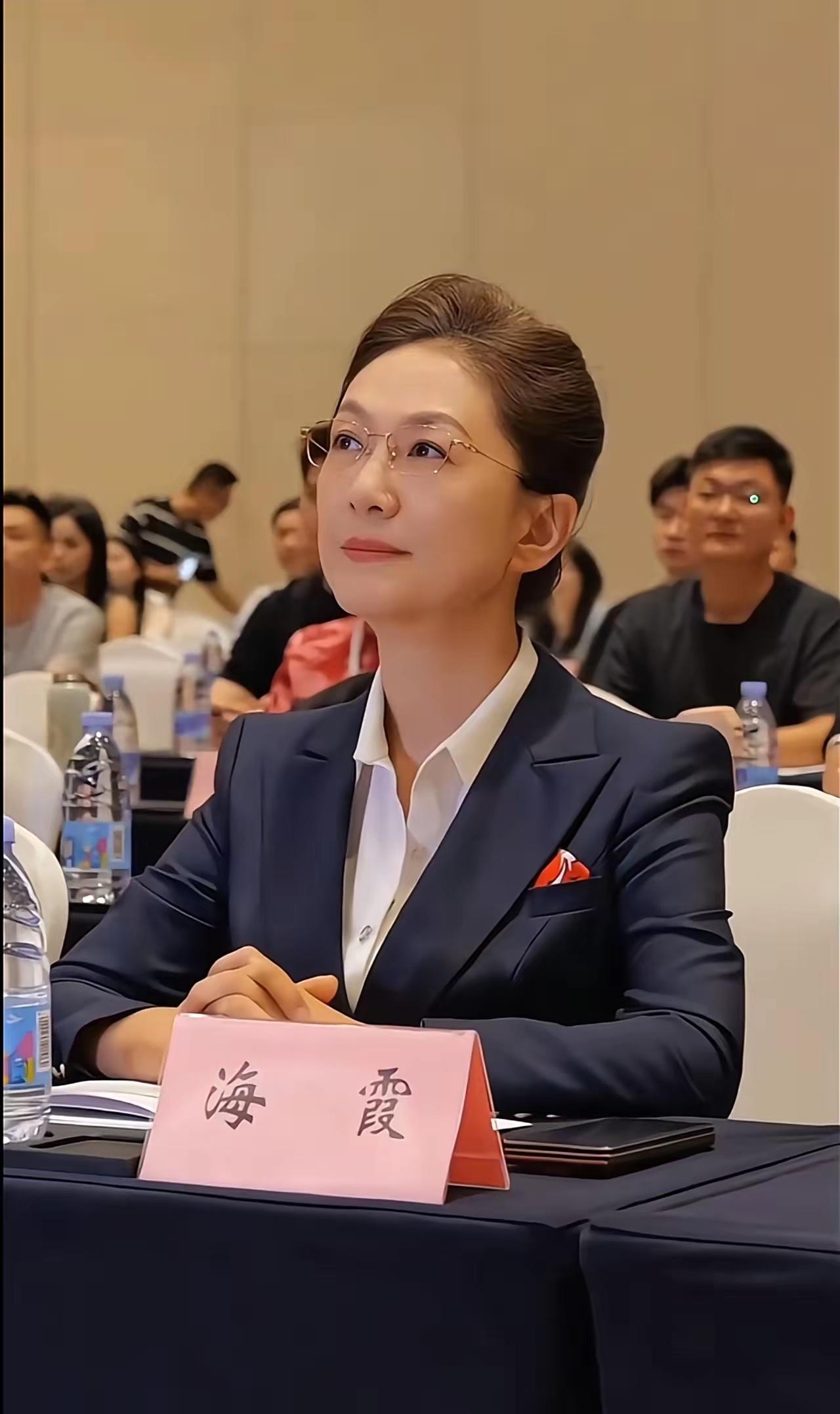 曾经央视主持人，还是这么有气质