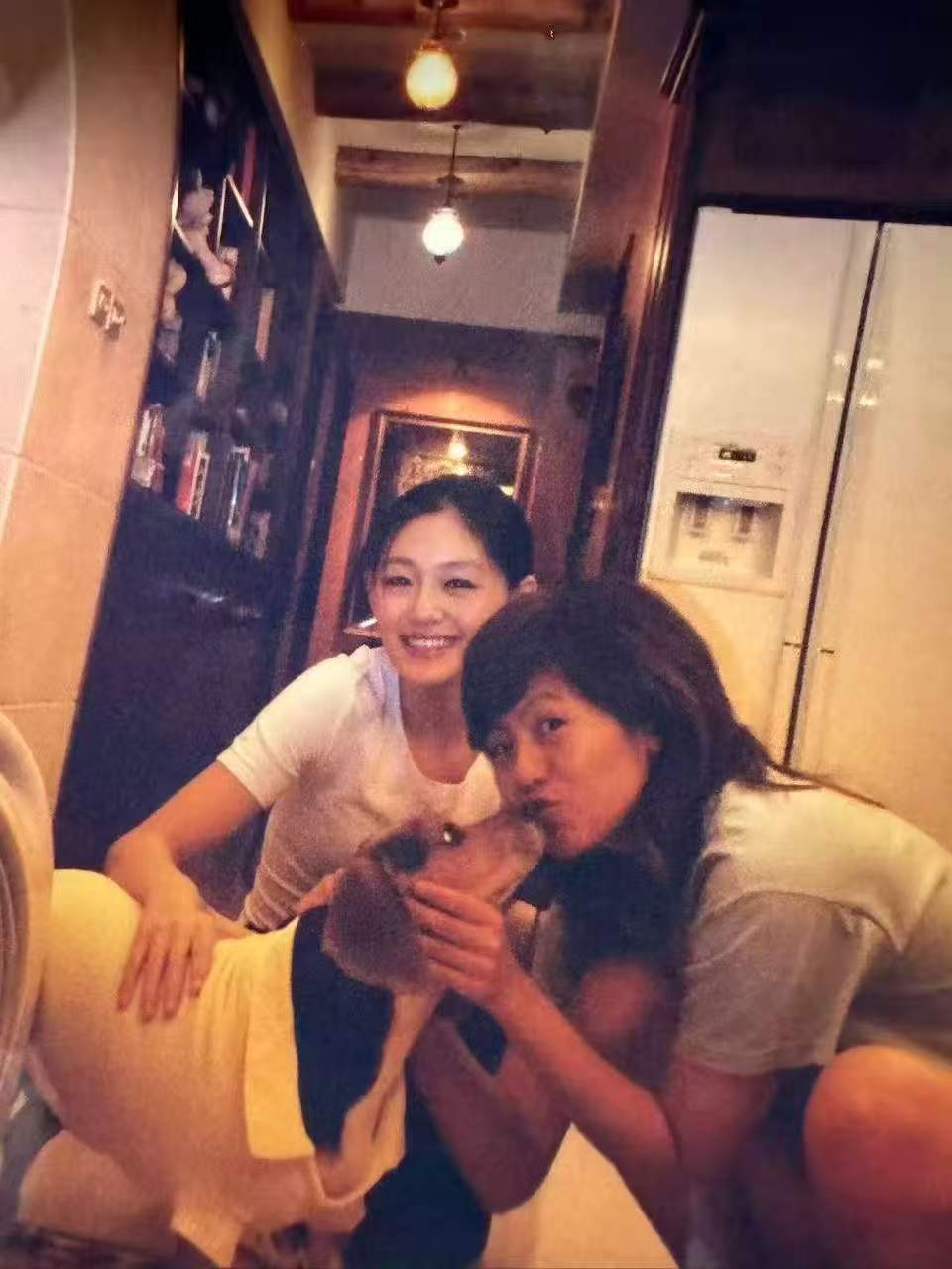小S分享大S和五妹娘旧照小S分享大S旧照 小S分享大S和五妹娘旧照 ，再重温那一