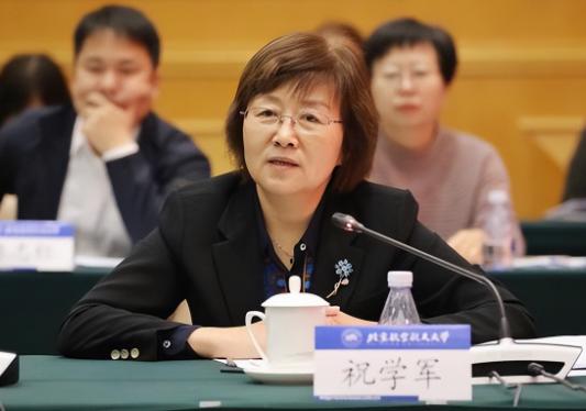 美国慌了，中国出了一位比导弹还可怕的女人！谁能想到，中国的东风17导弹出自她之手