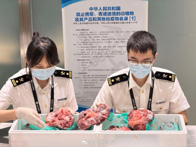 【#海关提醒这些伴手礼别带回国#】#旅客回国带5斤多柿子被海关查获# 近日，北京