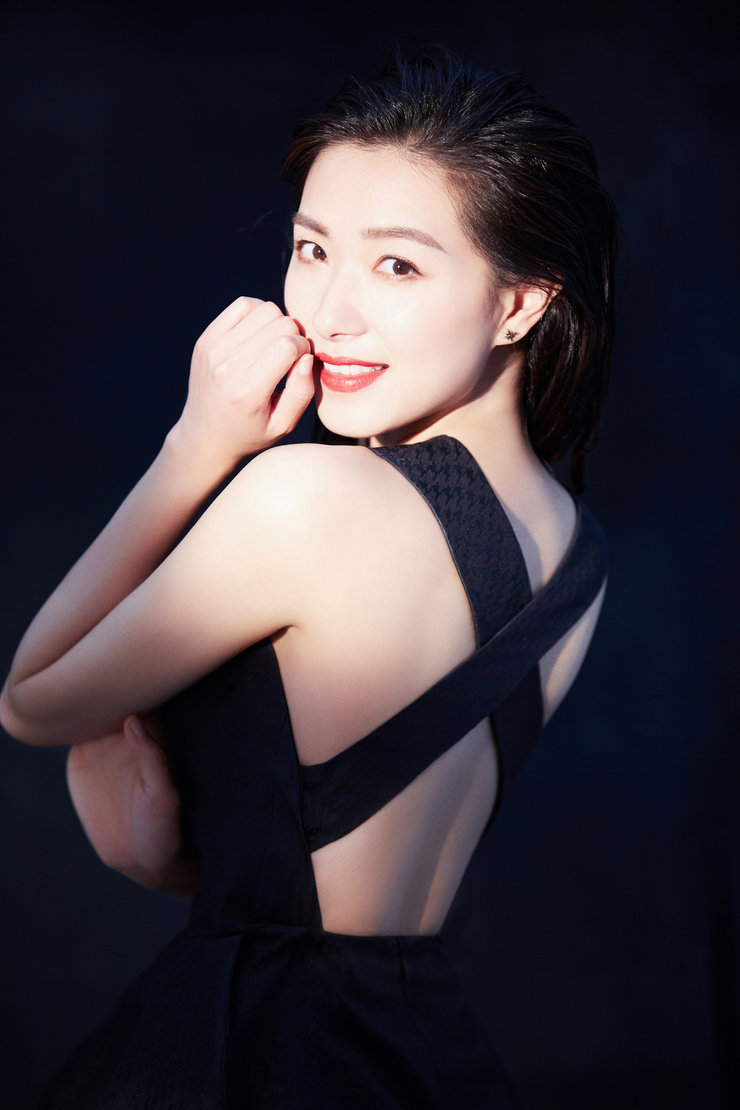 万茜美背妆造美图集 ​​​