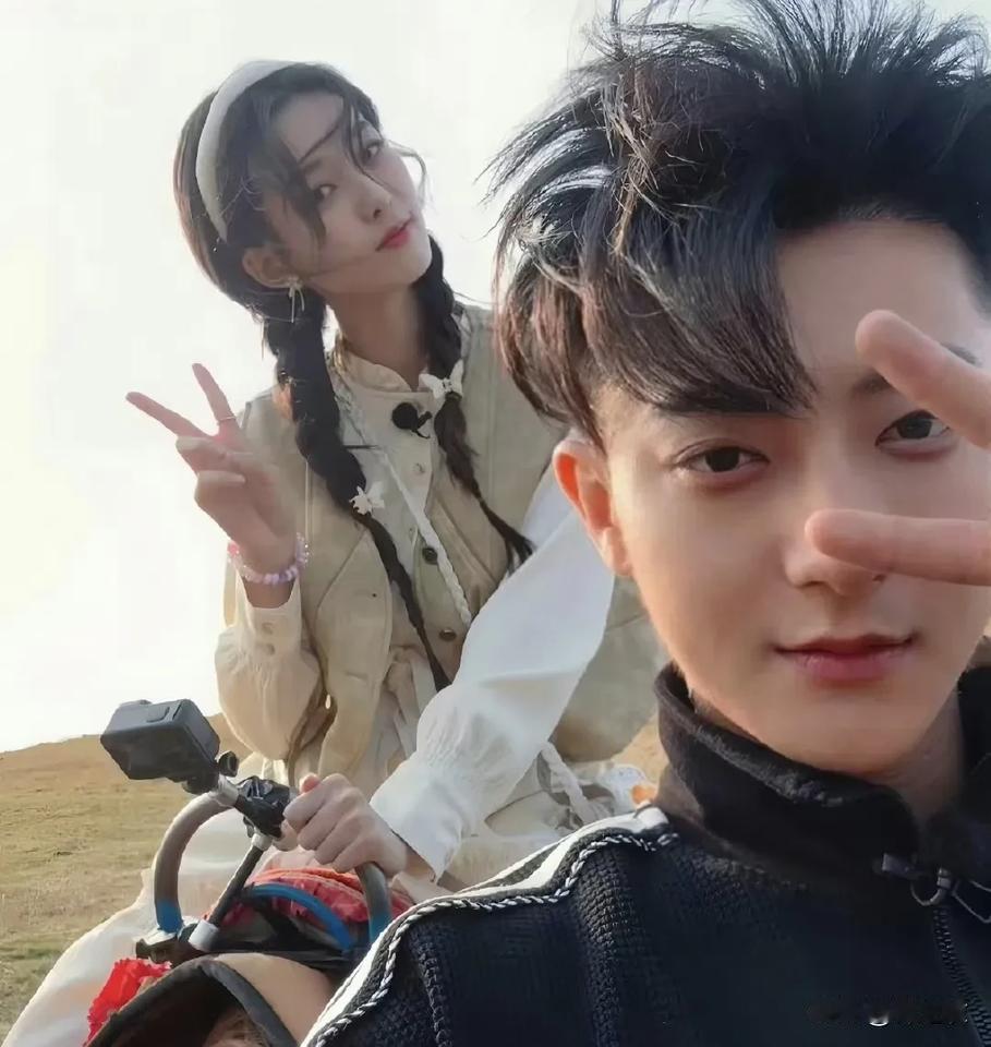 黄子韬和徐艺洋去年就领证了，所以他们俩就算有孩子也合法合理，再加上孩子小怎么着也