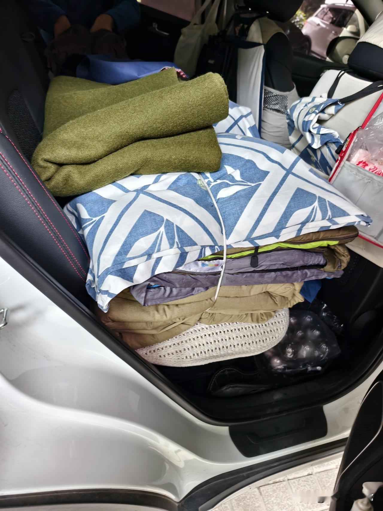 老俩口2026年春季，床车自驾游明天就出发，先分享一下我家老伴怎么把一辆紧凑型的