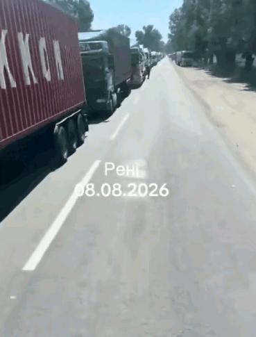 目前乌克兰和罗马尼亚边境口岸，已经彻底被堵死了
乌克兰通往罗马尼亚方向的道路畅通