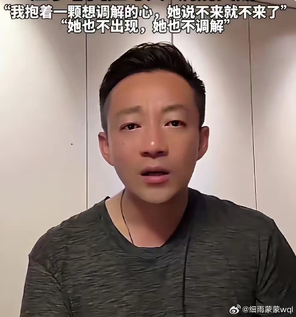满屏追问“汪宝儿姓马？”，汪小菲脸都僵了，直播间空气凝固了三秒钟。旁边的马筱梅，
