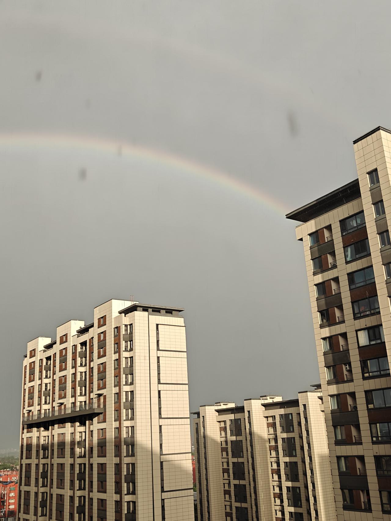 记录我的2026昨天下午风雨过后一道彩虹出现在天空，亲身体验了那句“不经历风雨，