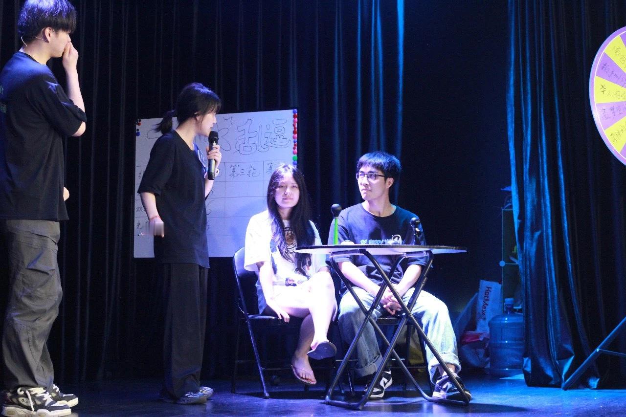 #AUV喜剧#✖️#芝士福利社# i脱口秀的家人们有福啦‼️本周特邀脱口秀演员H