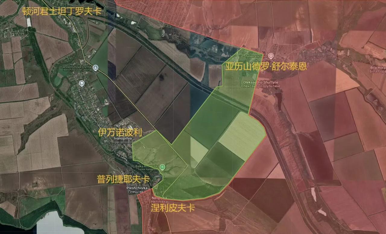 俄军南部集群在顿河康斯坦丁诺夫卡东南方向的推进。和其他方向一样，俄军的包围圈也是