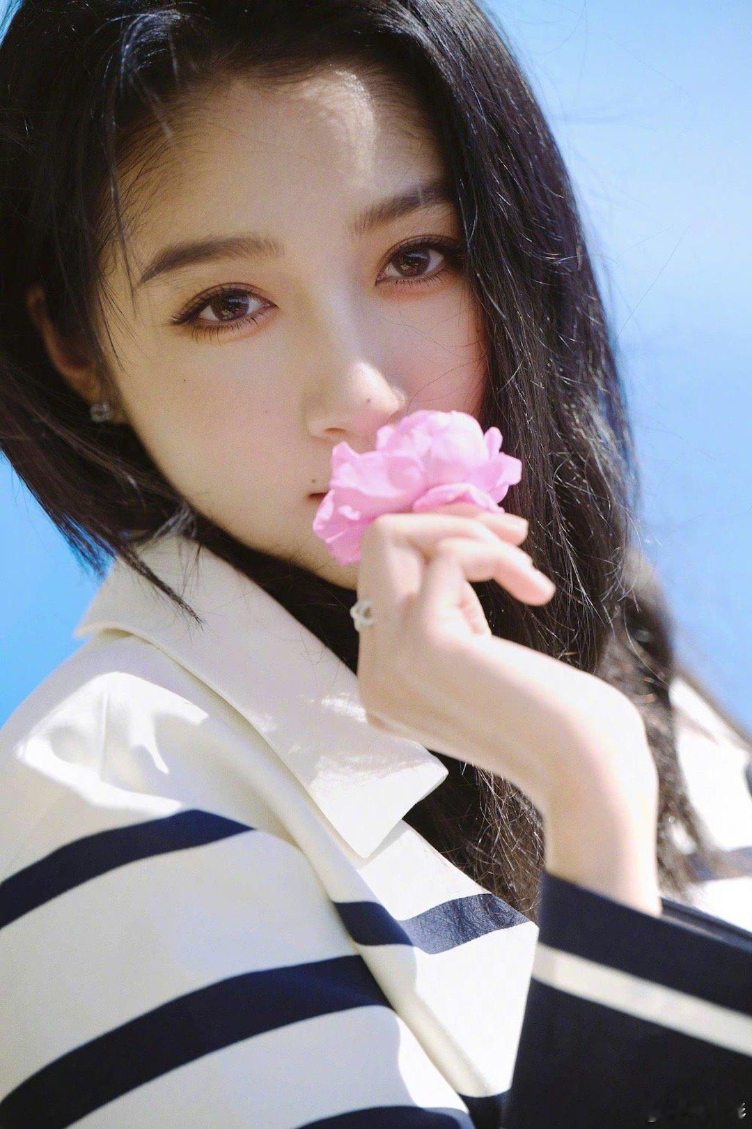 #关晓彤不敢坐直升机#《这是我的岛》关晓彤选择快艇🚤不敢坐直升机🚁，连说三个