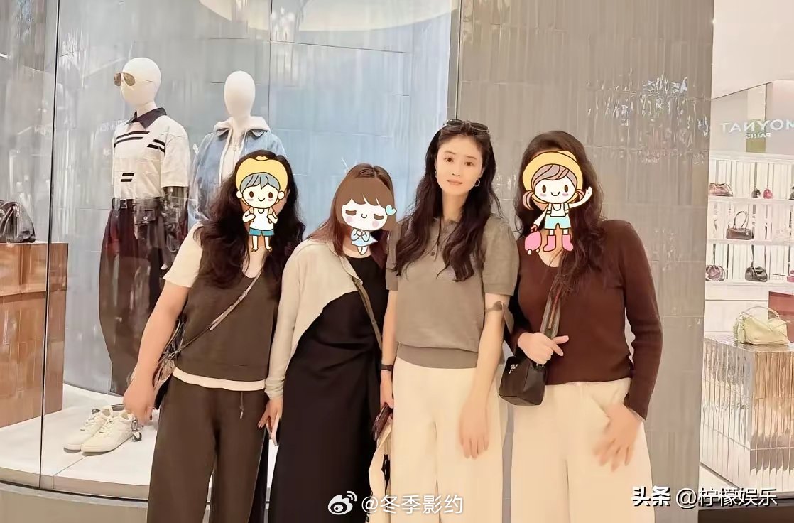 前两天在澳门碰到蒋欣了，说实话，第一眼差点没认出来。在电视上总觉得她壮，这次亲眼