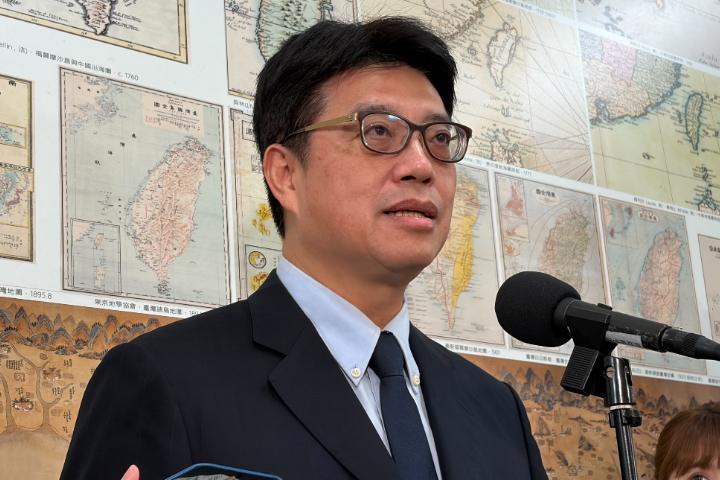 促和平挨批！张荣恭指「两岸非国与国」倡交流　邱垂正反呛：别挑动两岸紧张

梅花新