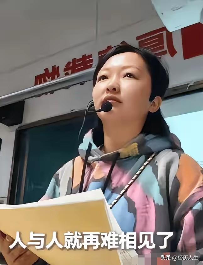 泪目！湖南一老师批改学生作文时，突然就哭了！原来，这名男孩写作文，怀念去世奶奶，