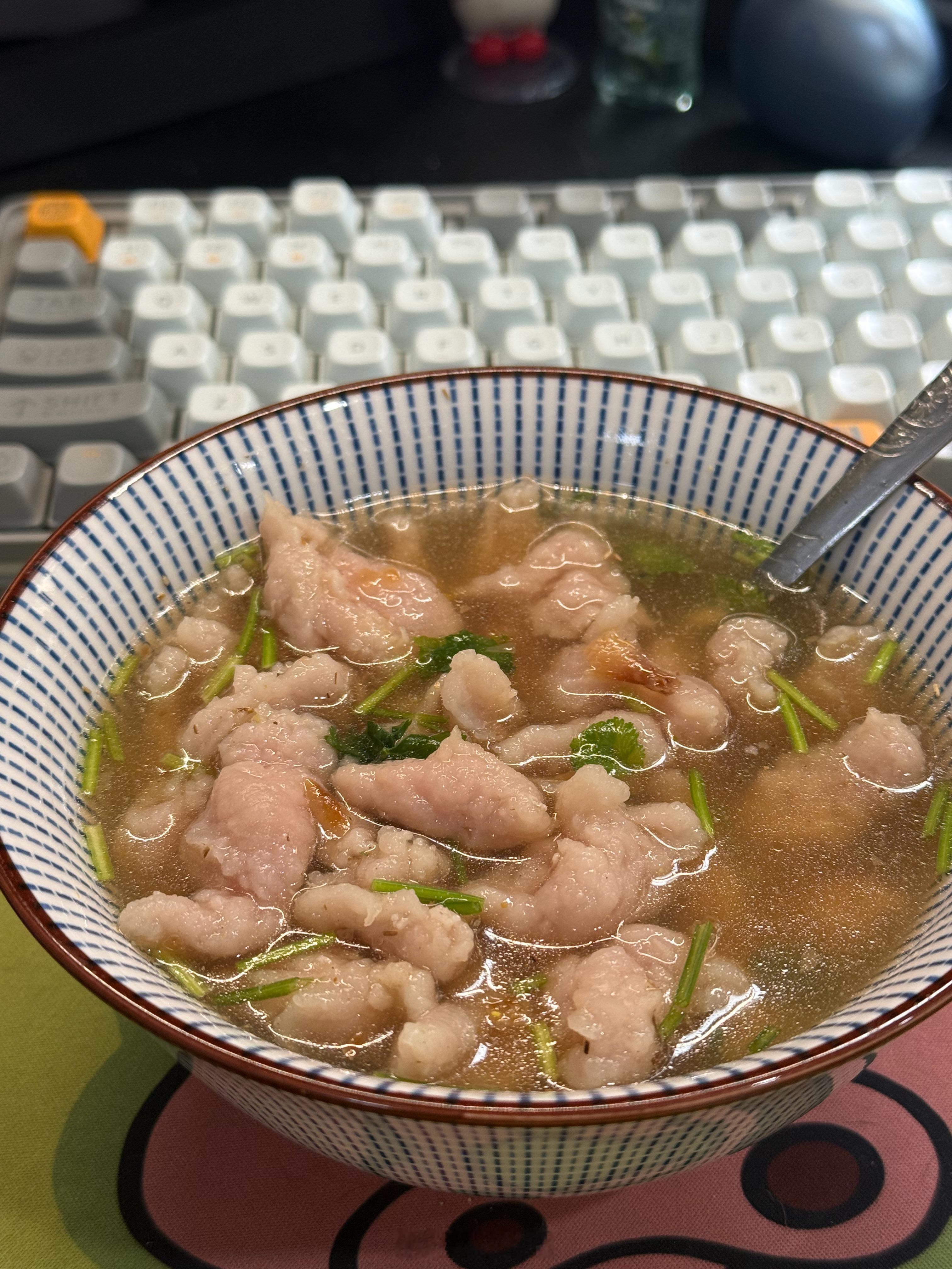 收到家里寄来的瘦肉丸了小试一下 觉得可以出去摆摊了泛泛今天吃什么