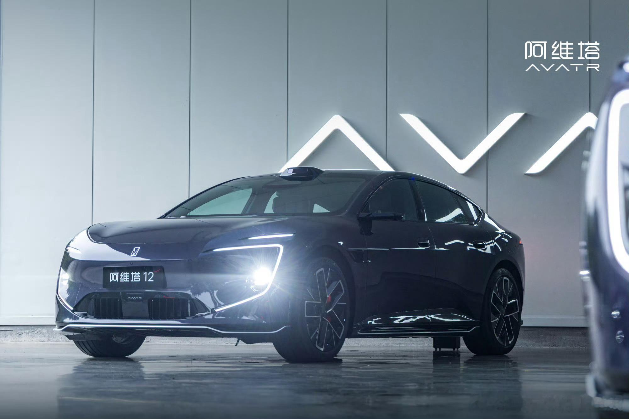 新款阿维塔12 新款的阿维塔12已经量产了 虽然科技含量变高了但是颜值也变低了一
