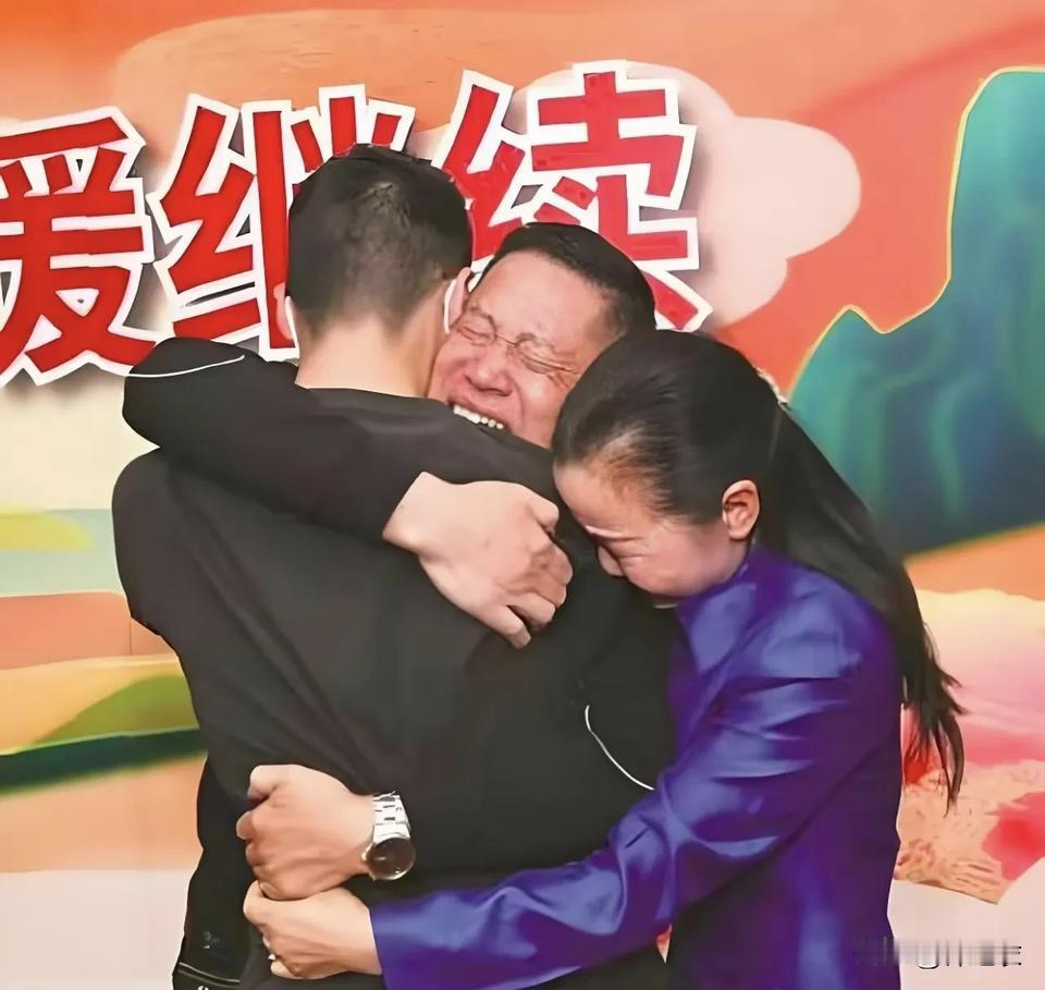 孙卓虽然亲爹亲妈有钱，但是他一开始是选择不回去的，因为他开始选择的是和买家生活，