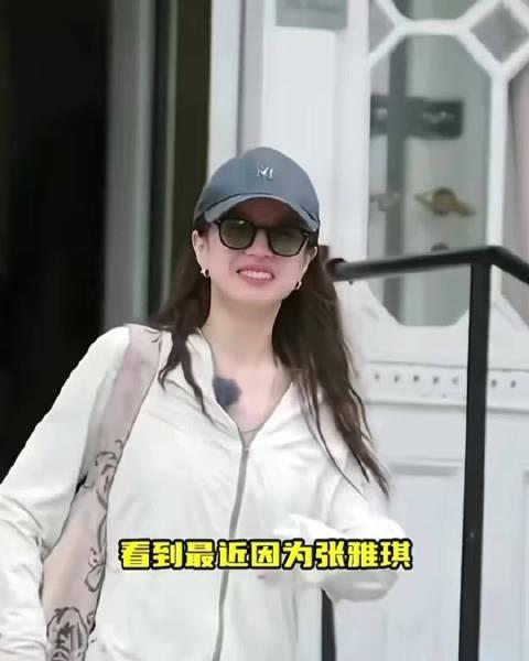 花少

天天熬夜算她那个大错帐  在中餐厅也是天天拿她那个本记记记，也不知道记啥