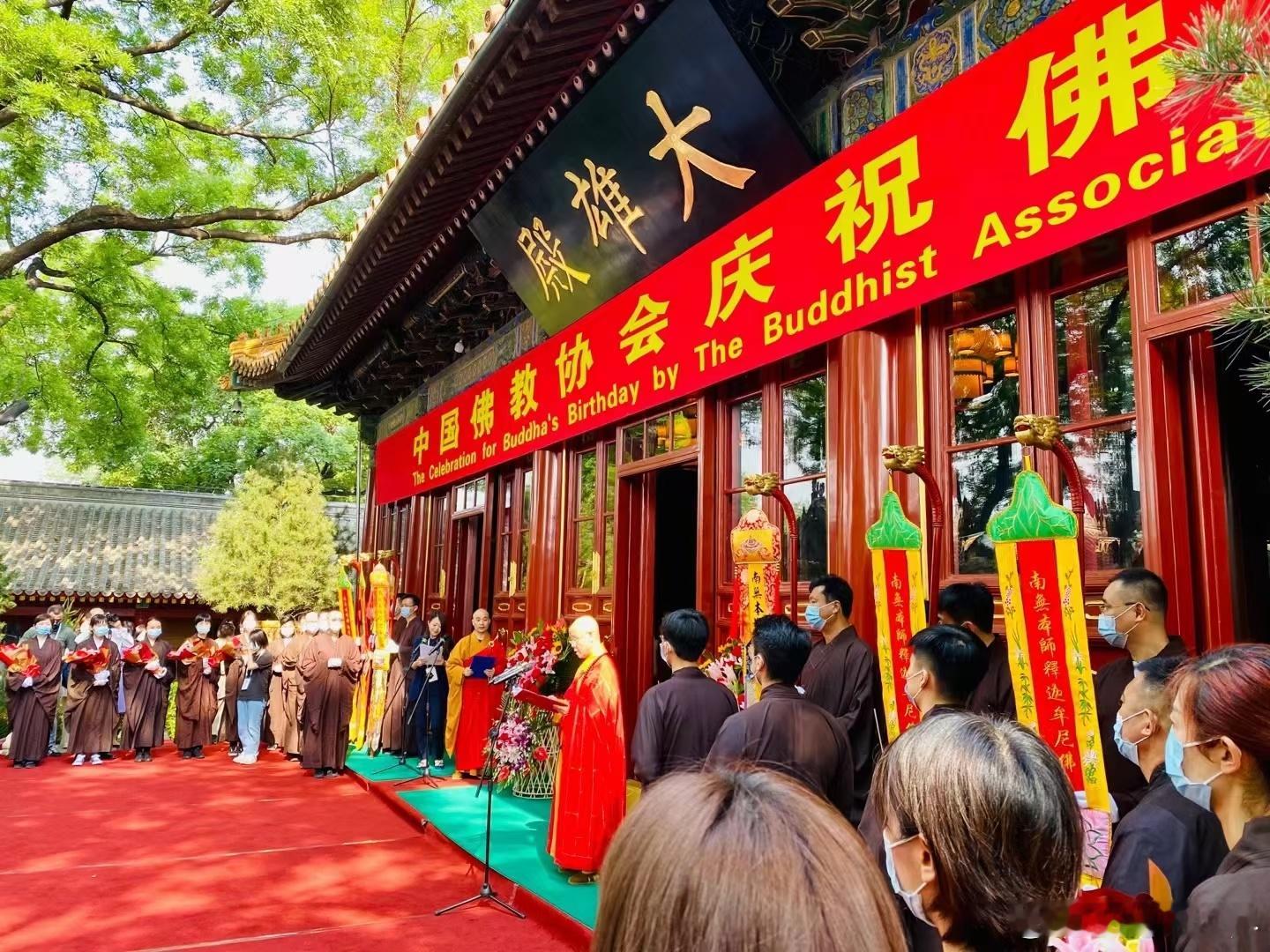 学佛人有两件大事：一是个人修学佛法，解除人生疑惑，开智慧，断烦恼。二是传播佛法，