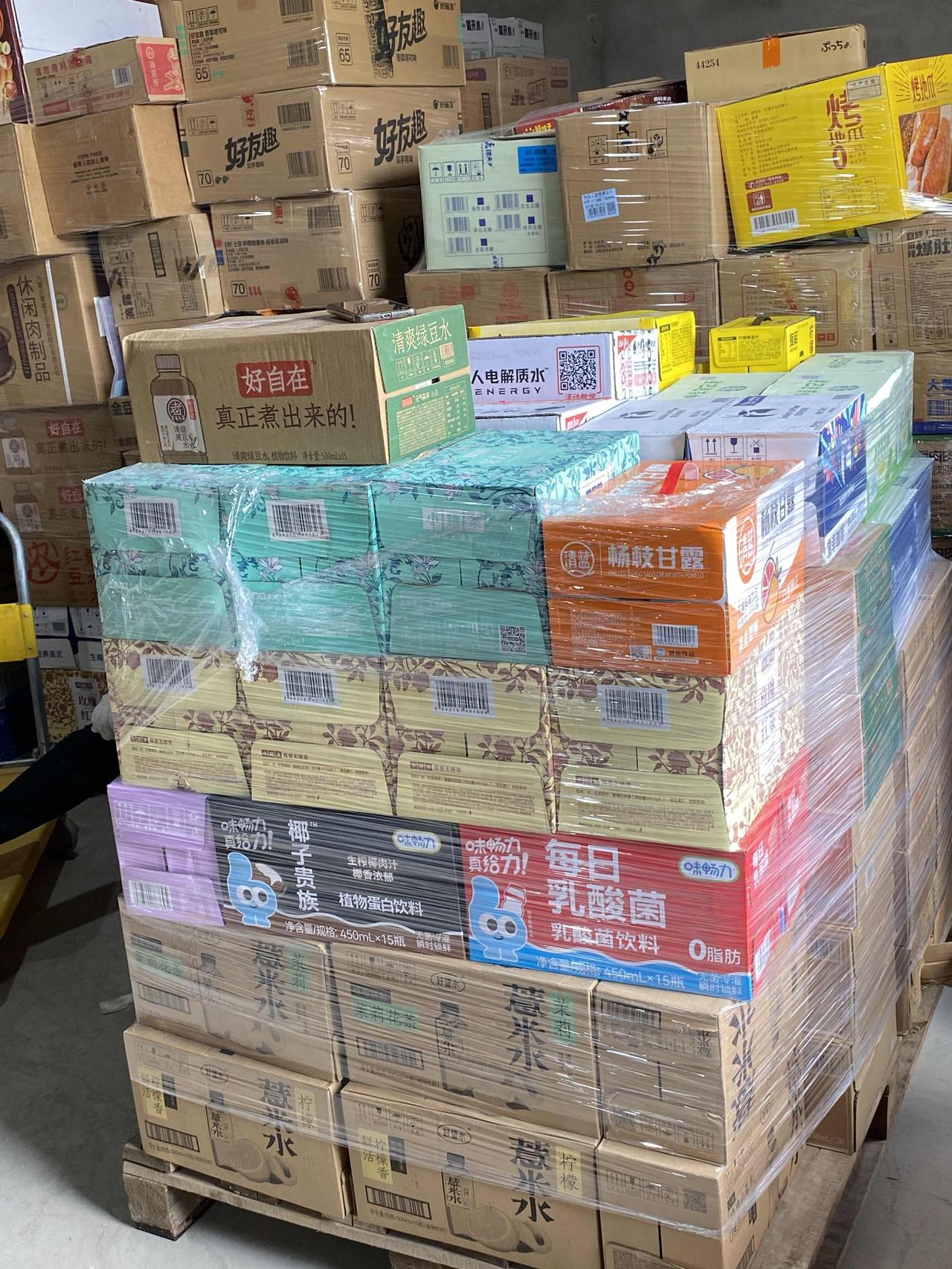 兼职一整天，挣了 330。早上 8 点钟到的新发地库房，然后开始下雨，断断续续下