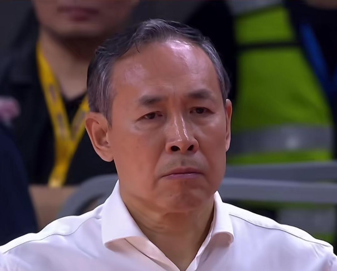 他来了，他来了，
那个负责拯救北京男篮进攻的外援，
那个叫阿隆德斯—威廉姆斯的他