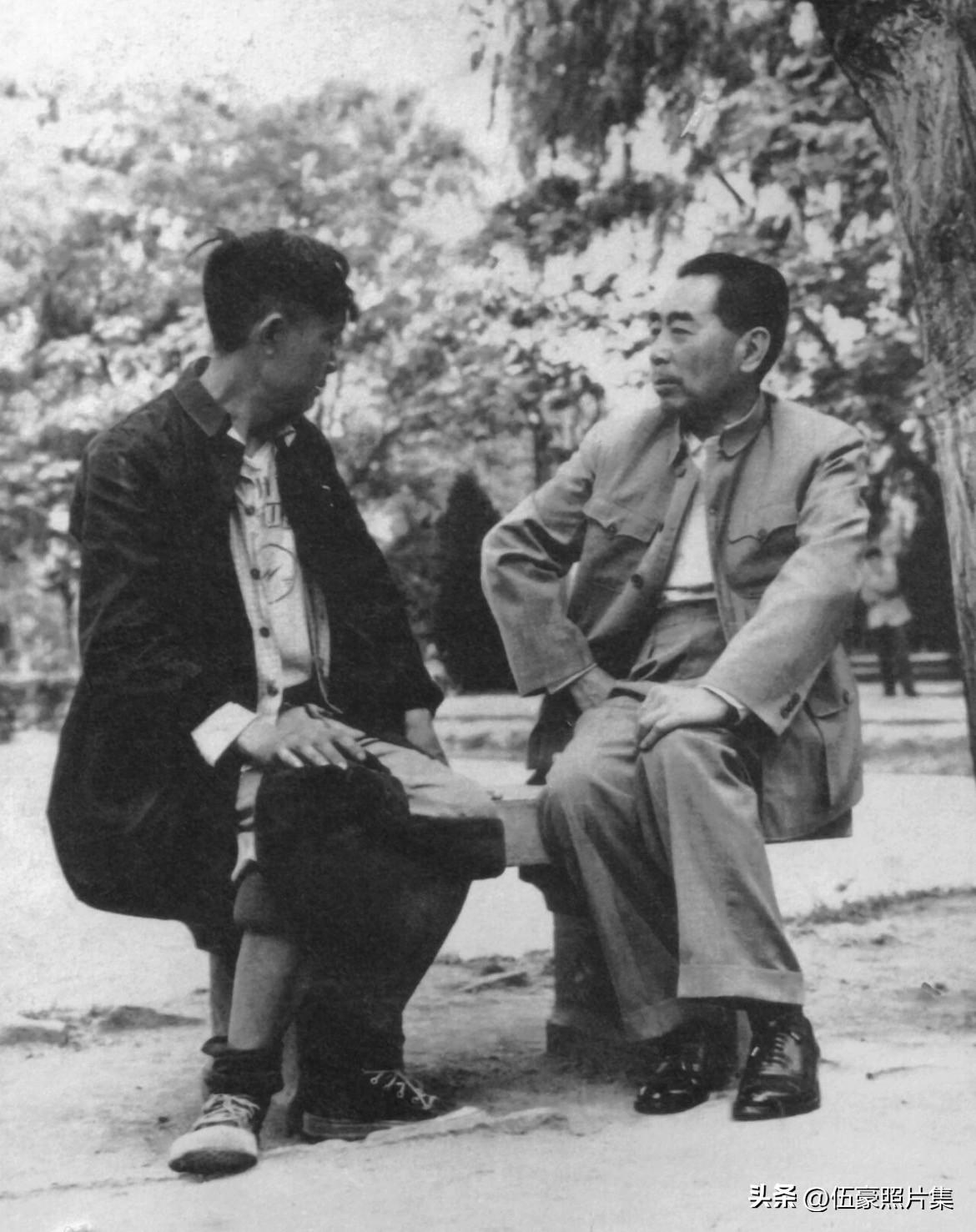 1960年5月2日上午，在出访缅甸、印度、尼泊尔等国归国后，周恩来总理利用在贵阳