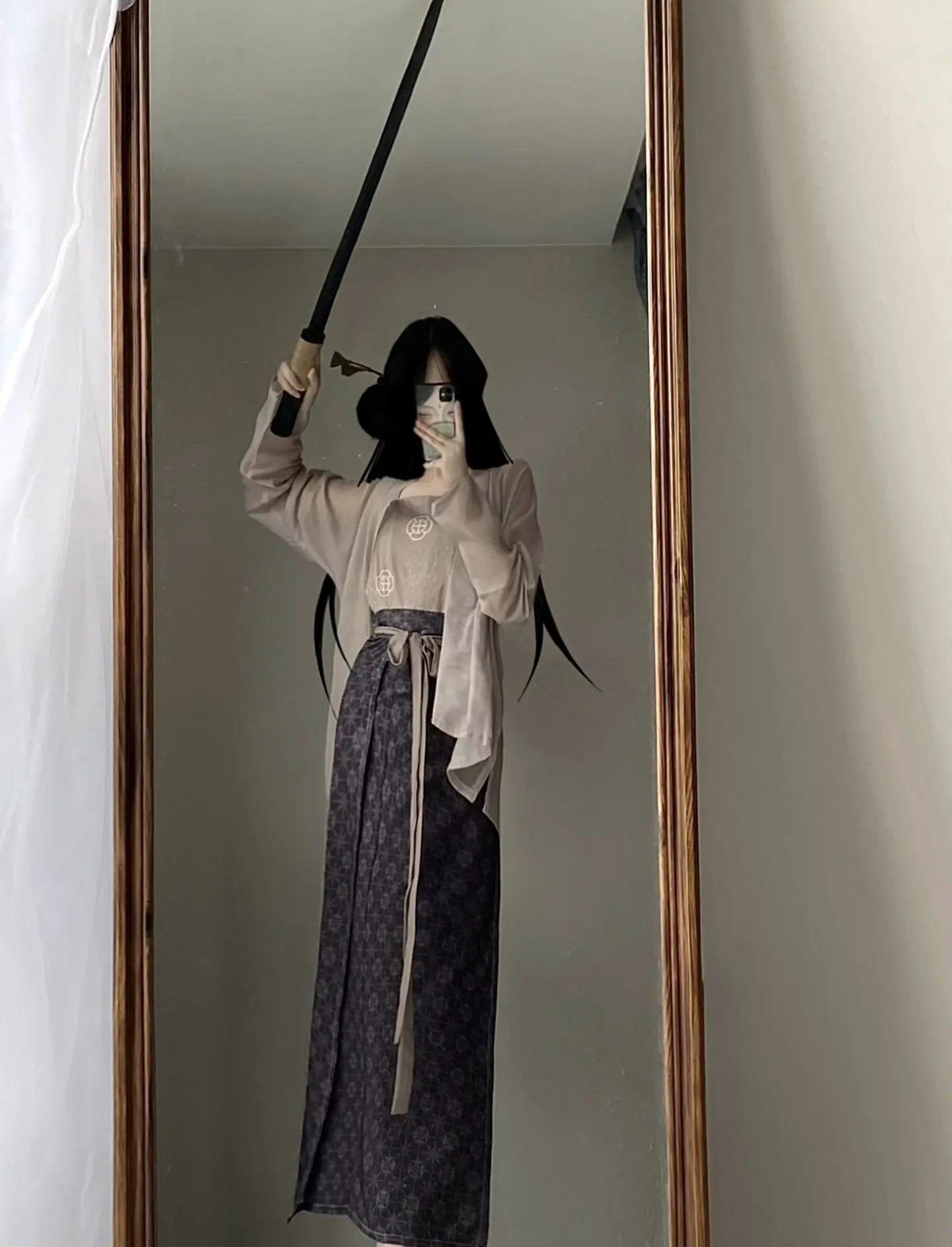 “心中无爱人拔剑自然神”