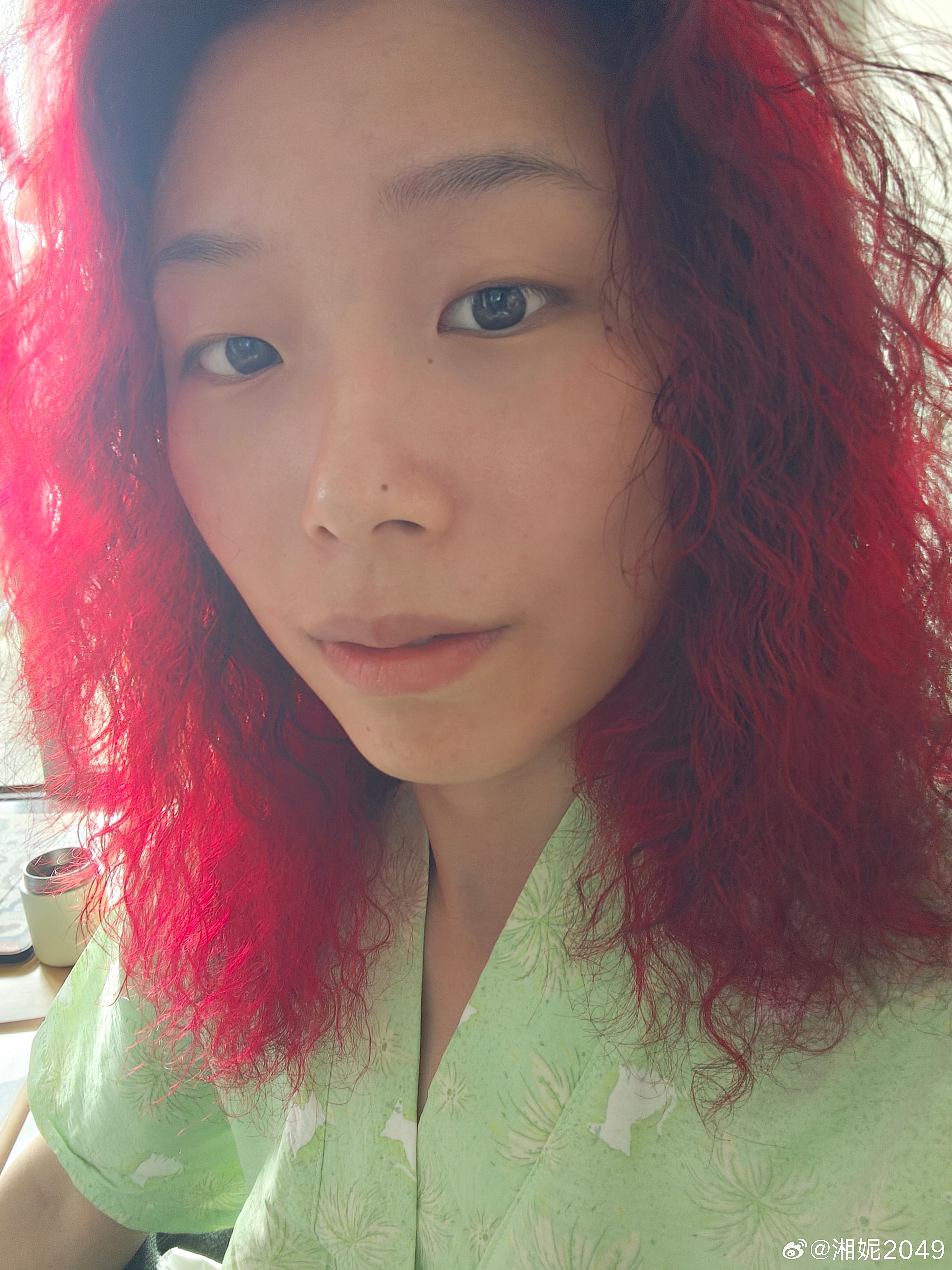 赤霞红同款配色来啦，果然时尚度的完成…靠脸车也是一样…没拍着胸脯的自信造型别轻易