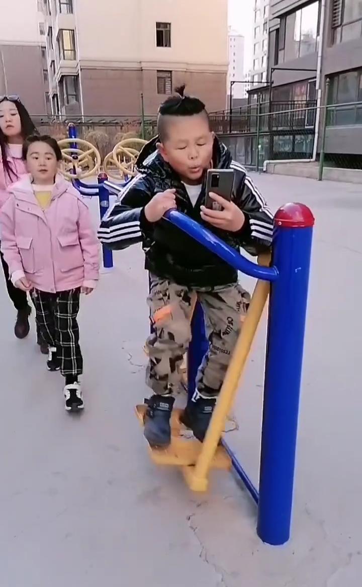 我的手机？妹妹跑了怎么办？我是盲人，不要为难我，看我怎么整你的。