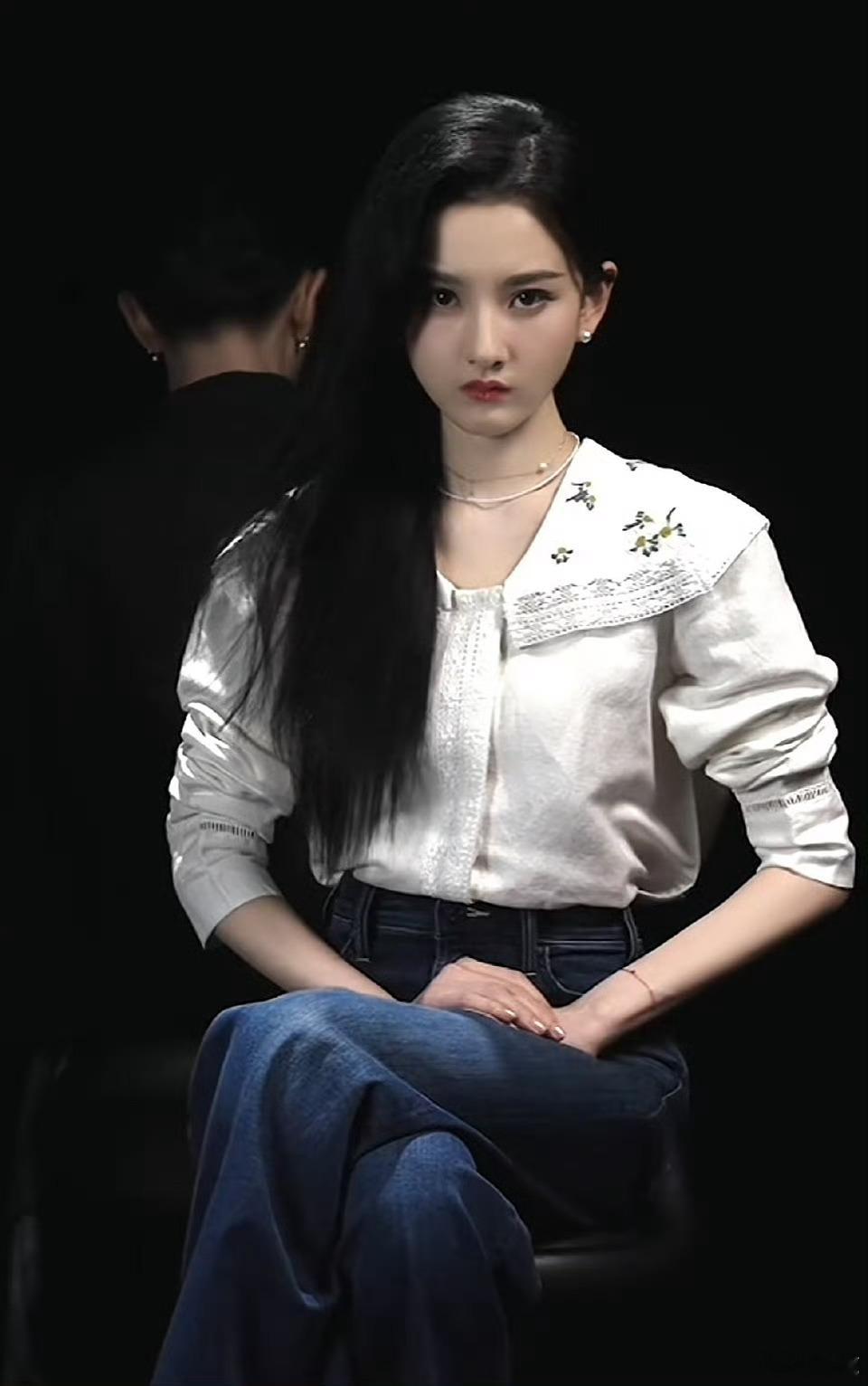 宋祖儿是怎么做到又娇又幼的这脸也太精致了 ​​​