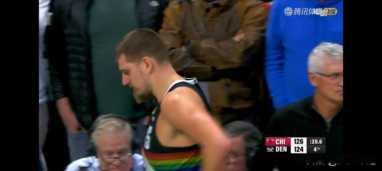 公牛替补全面碾压掘金终结掘金7连胜！公牛队130比127掘金！背靠背的公牛在高原