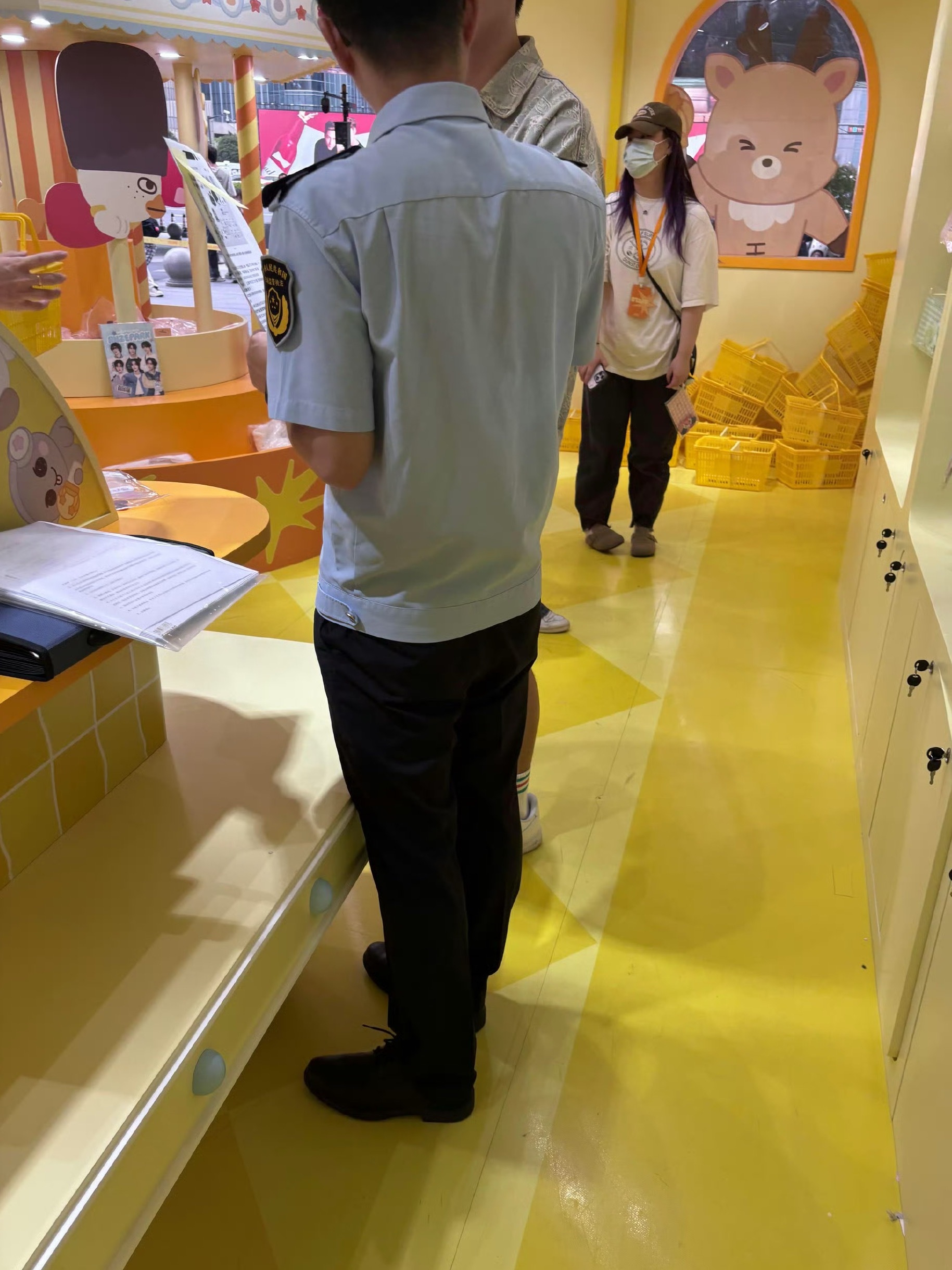 riize上海快闪店被投诉，监管局到场 ​​​