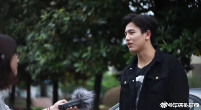 谁敢相信这是九年前的张凌赫 九年前的张凌赫肉嘟嘟软萌又青涩，和现在的清冷男神反差
