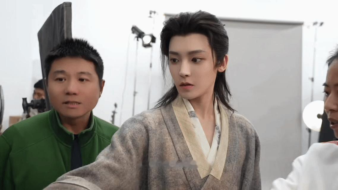 侯明昊哪天当导演了也不奇怪  拍《碧血蝉》算被侯明昊的角色掌控力惊到！杨无间这角