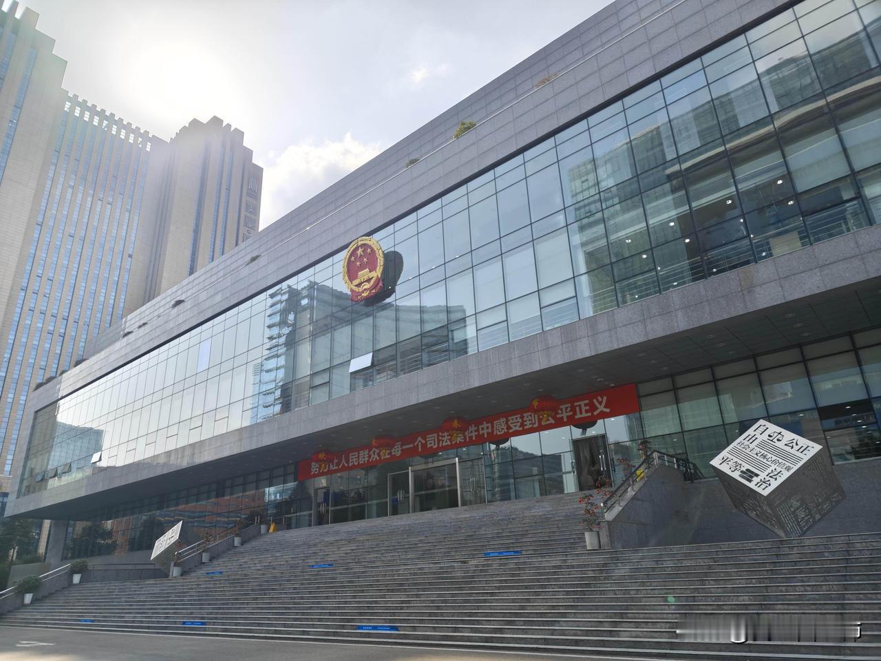 第一次法院旁听，紧张又好笑😂
人生第一次去法院旁听，真的又紧张又有趣，全程脸爆