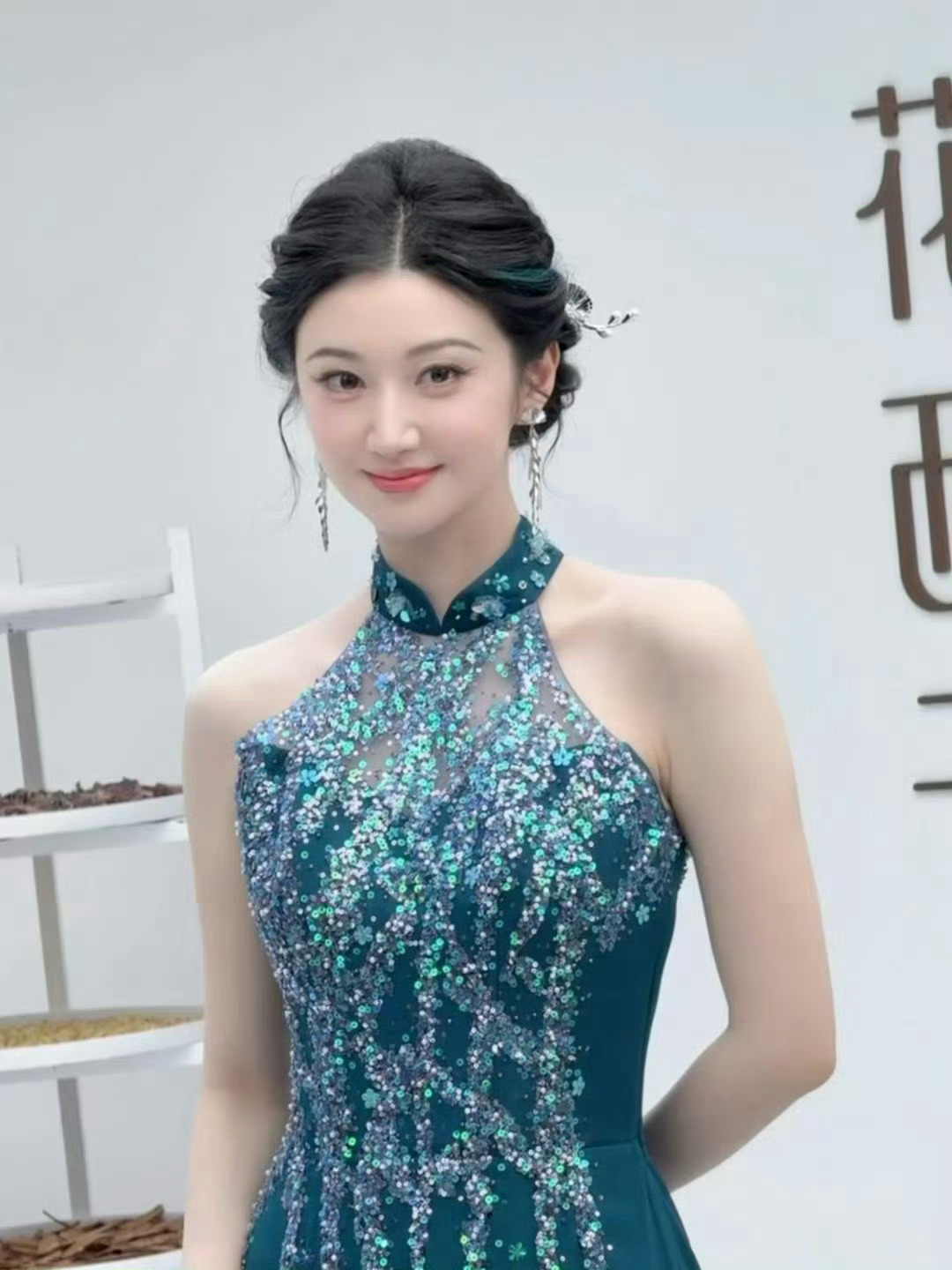 景甜[超话]  景甜杭州品牌活动生图，好温婉大气，新中式就是景甜的统治区[舔屏]