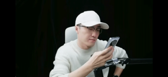 王自如点评老罗豆包辩论 老罗王自如这对老冤家隔空开撕了！王自如直播硬刚AI，揪着