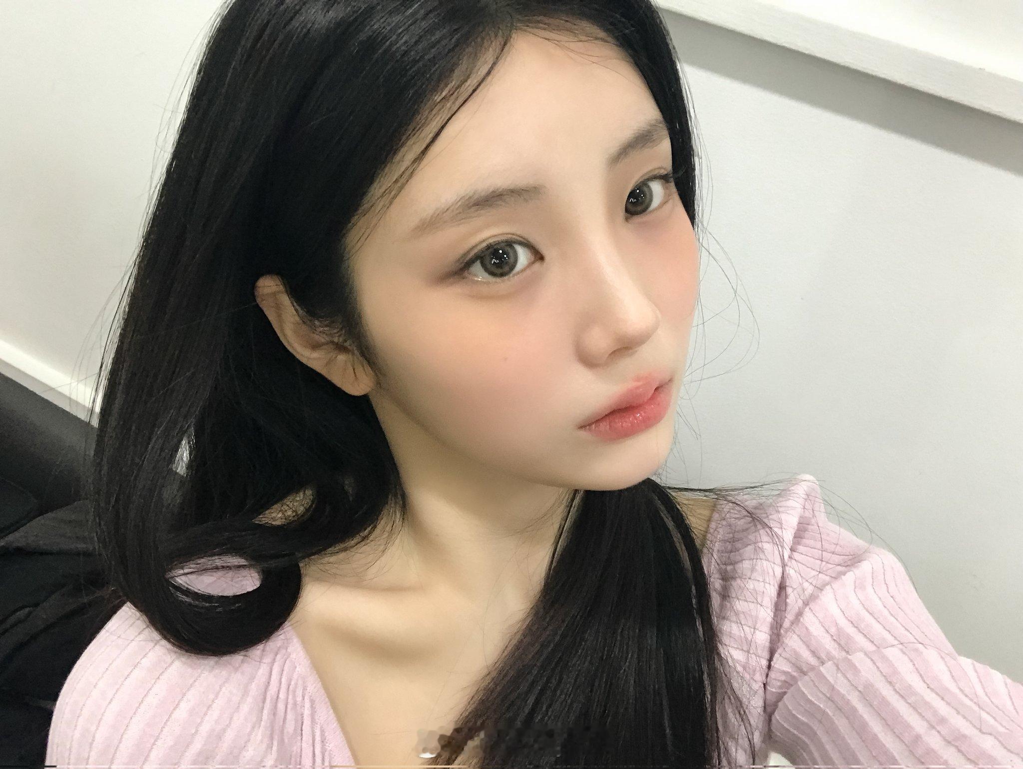 李沅禧嫩嫩的妆容 