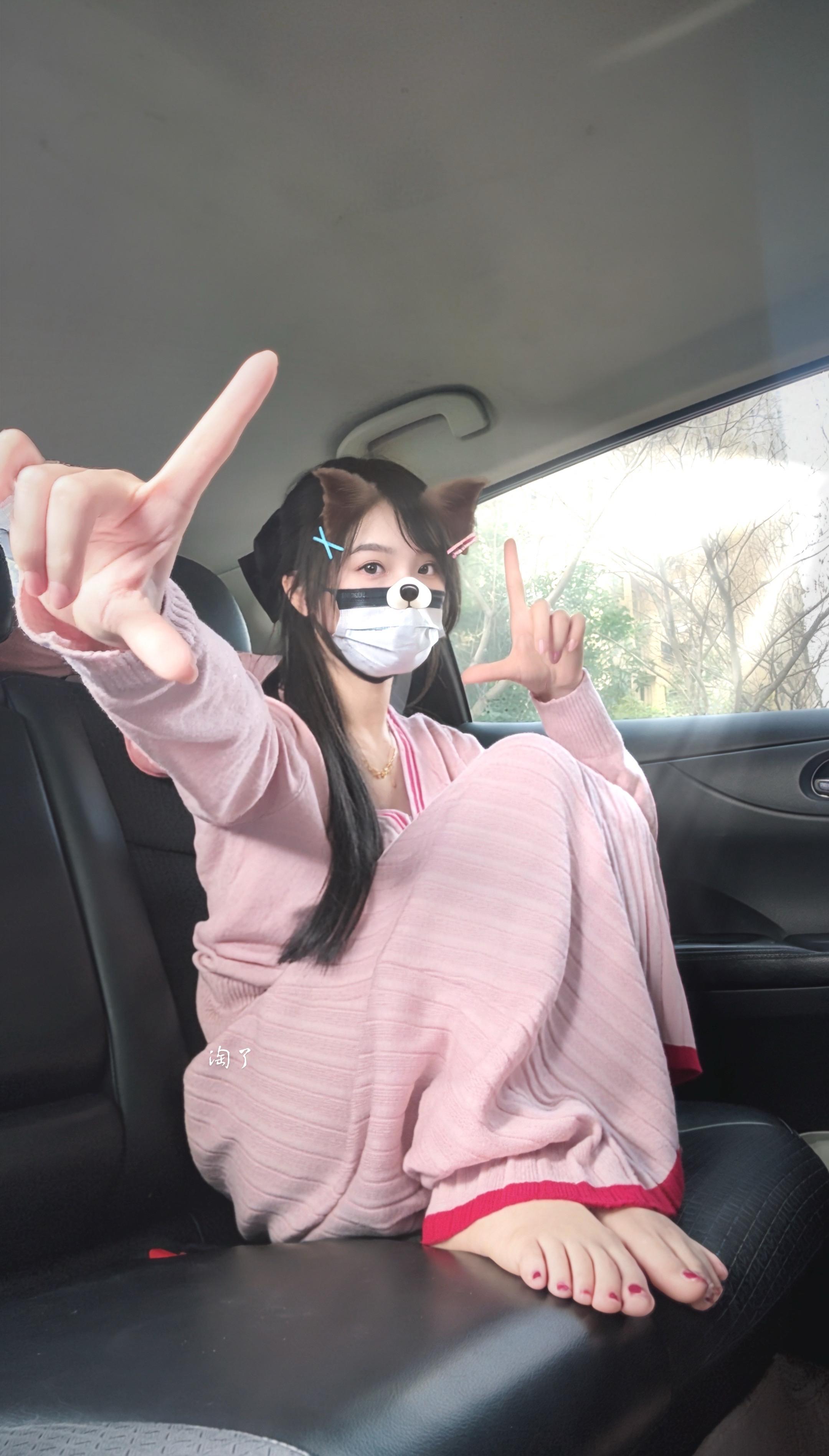 “人总是需要片刻的快乐来爱上这日复一日的生活”
